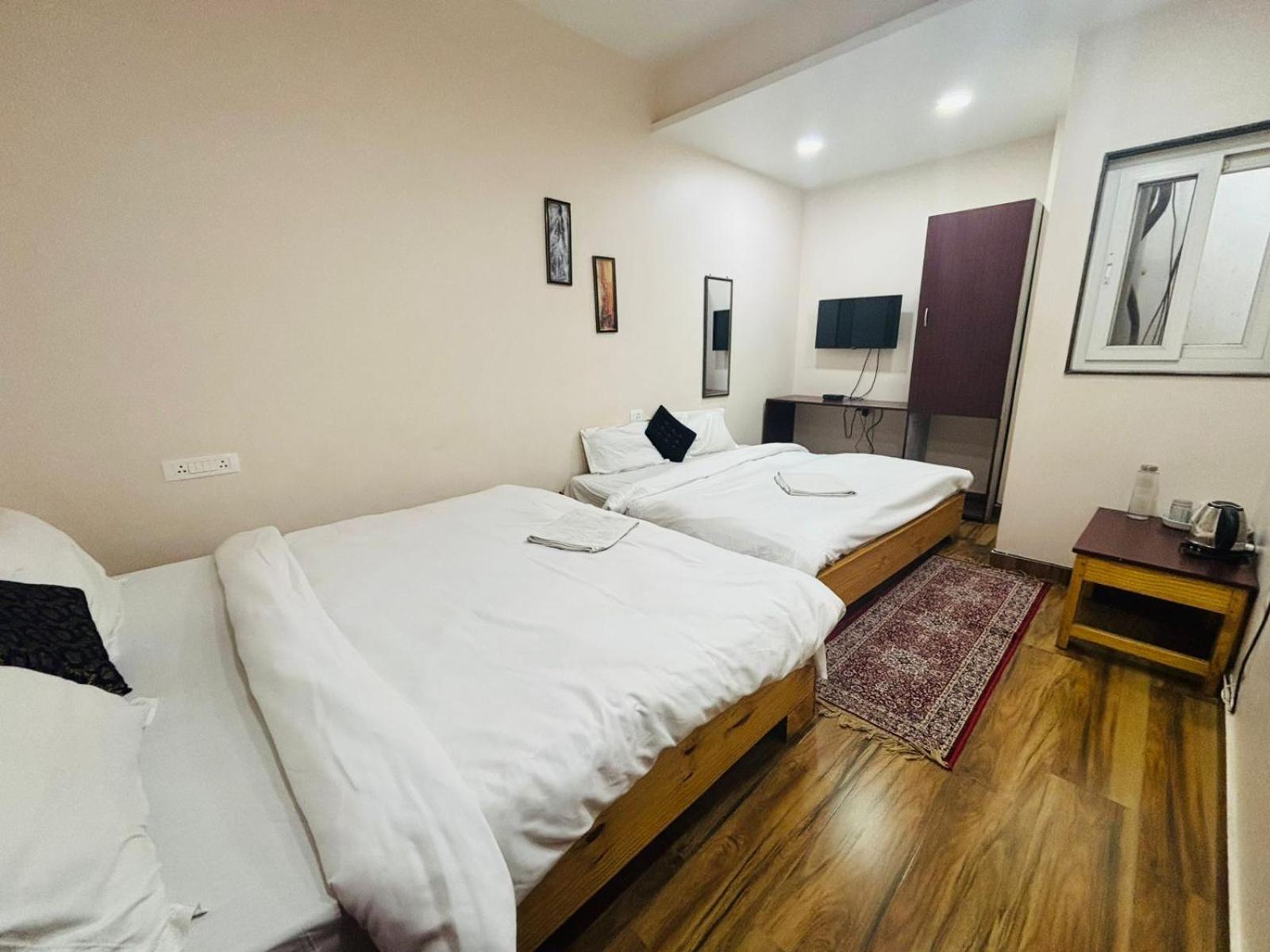 Stay Inn Kailasha - Lift,Parking,Kitchen And All Modern Facilities — Photos 2